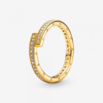 Sparkling Overlapping Ring Gold plated 169491C01